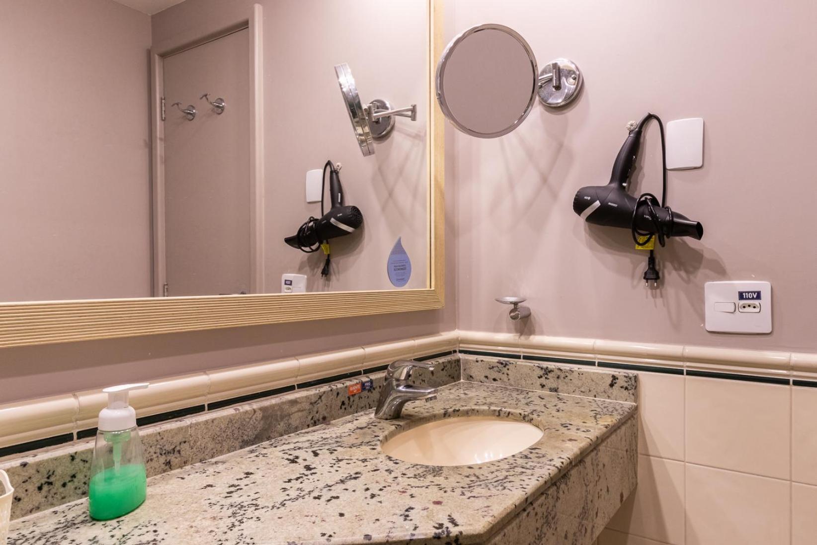 Apartment A1 Flats Wym Brooklin *
