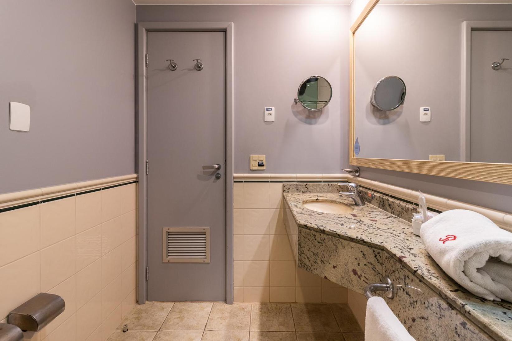 A1 Flats Wym Brooklin Apartment
