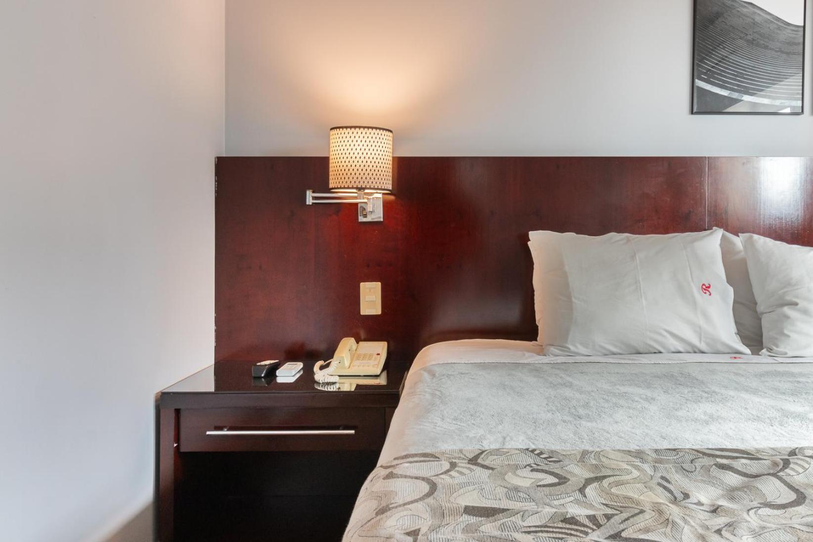 A1 Flats Wym Brooklin Apartment *